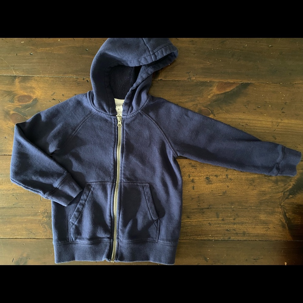 Carter’s size 6, boys zip up hoodie